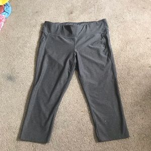 Grey 3/4 capri leggings